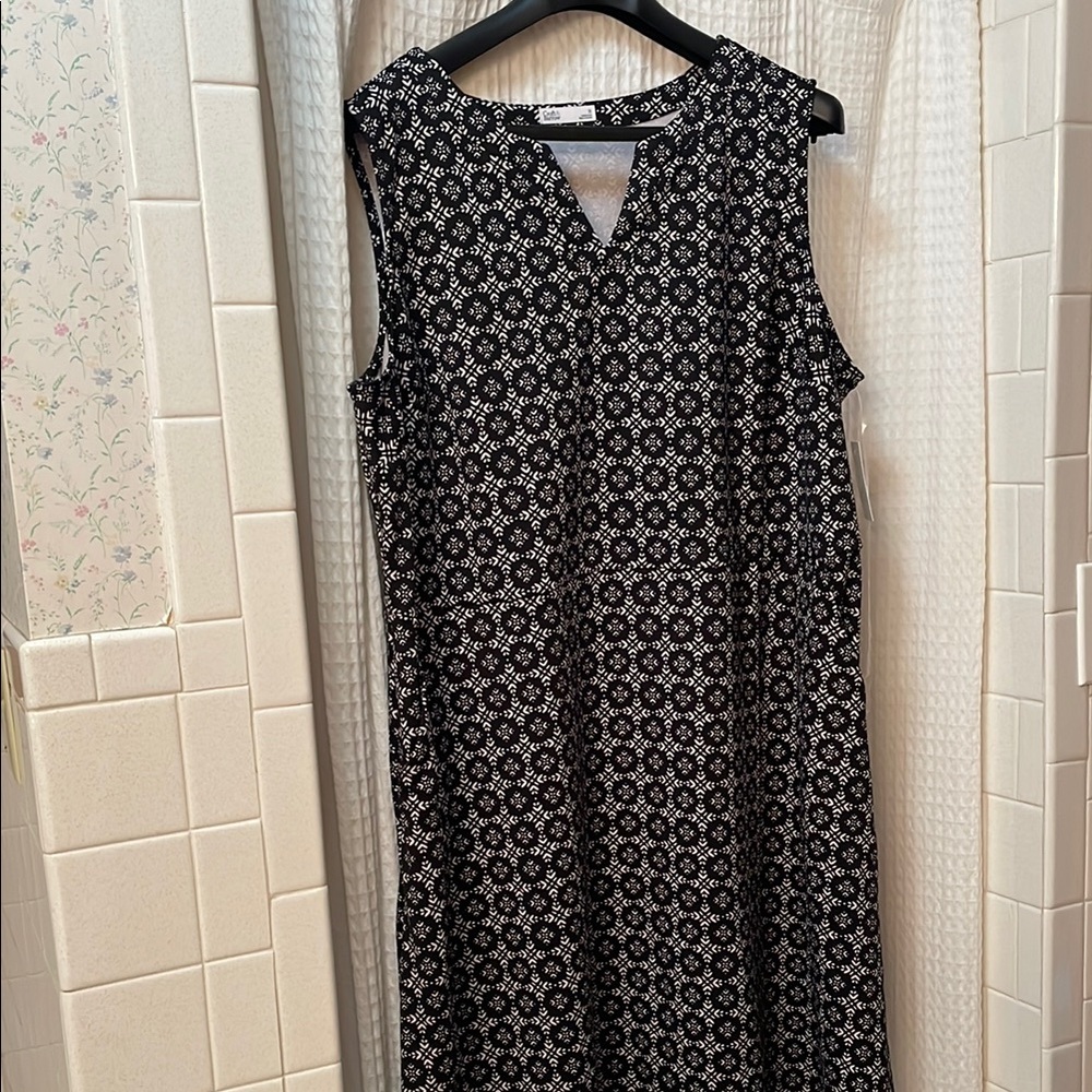 Croft & Barrow Black and White Sleeveless Midi Dress